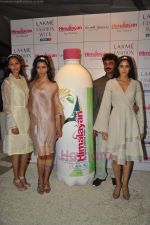 at Wendell Rodericks first look for Lakme in Olive, Bandra, Mumbai on 8th Aug 2011 (19).JPG
